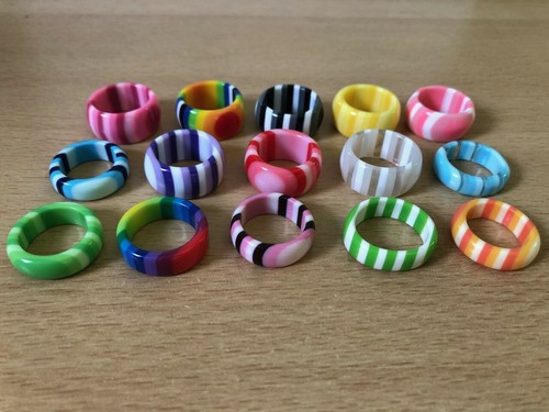 Different coloured stripe - coloured,